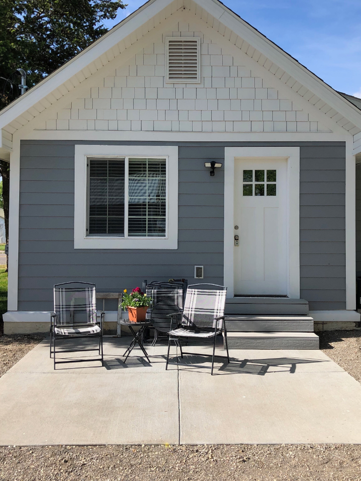 418 W 4th N - Photo 2 of 8