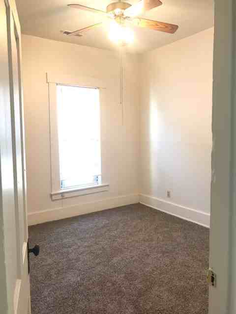 1114 1/2 1/2 North St - Photo 3 of 7