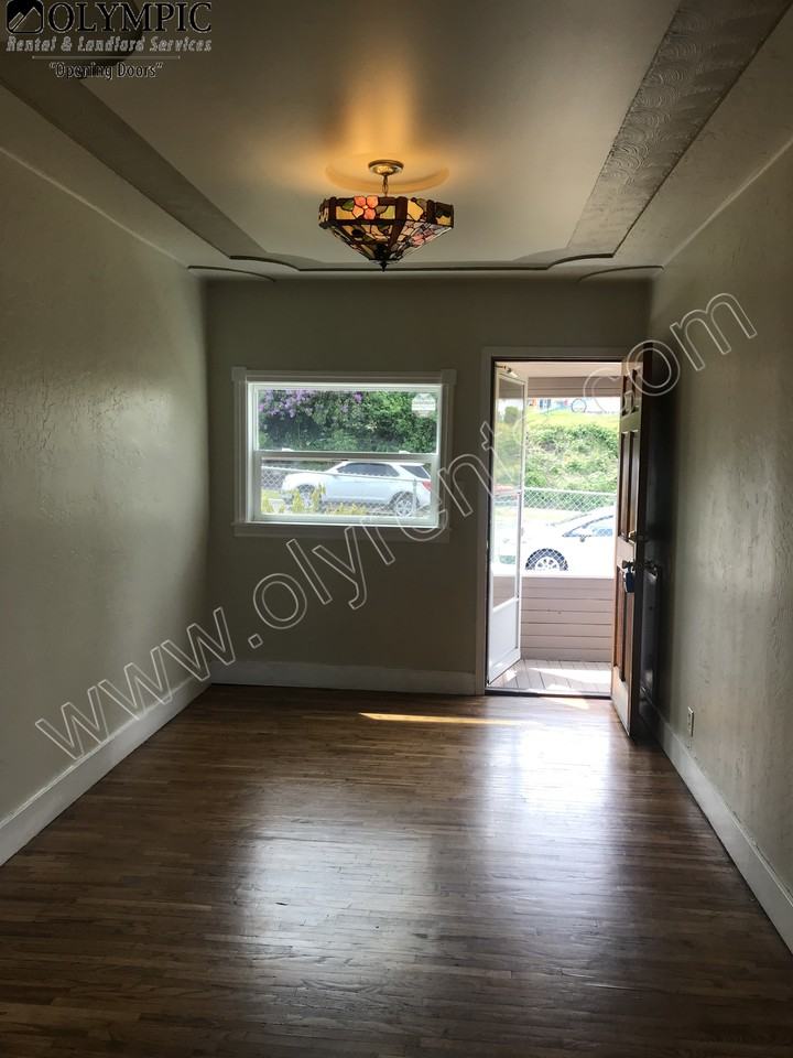4941 N Defiance St - Photo 5 of 10