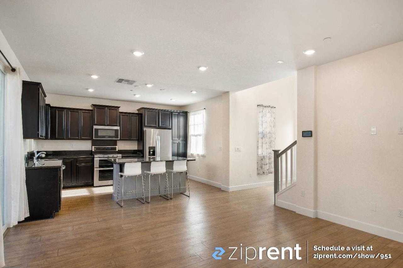 24268 Nora Cir - Photo 3 of 18