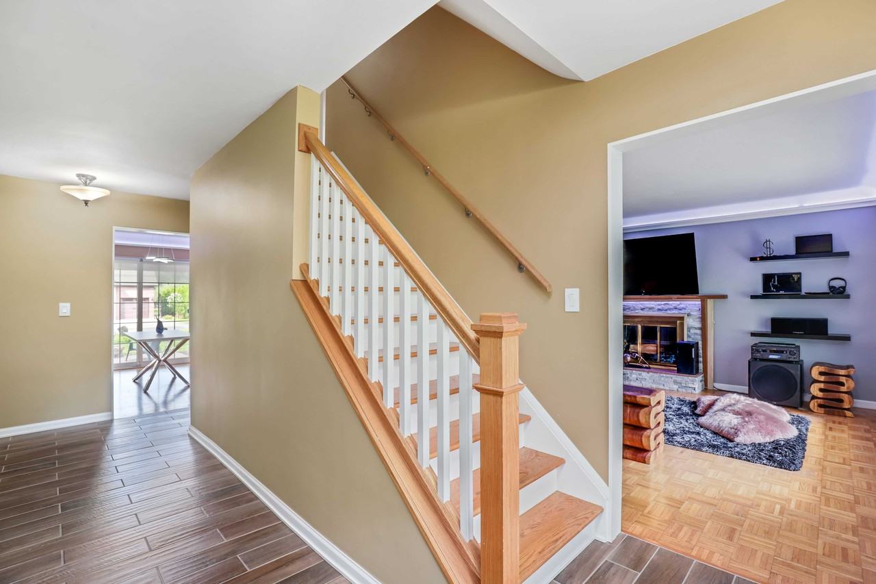 28500 Southpointe Rd - Photo 3 of 22