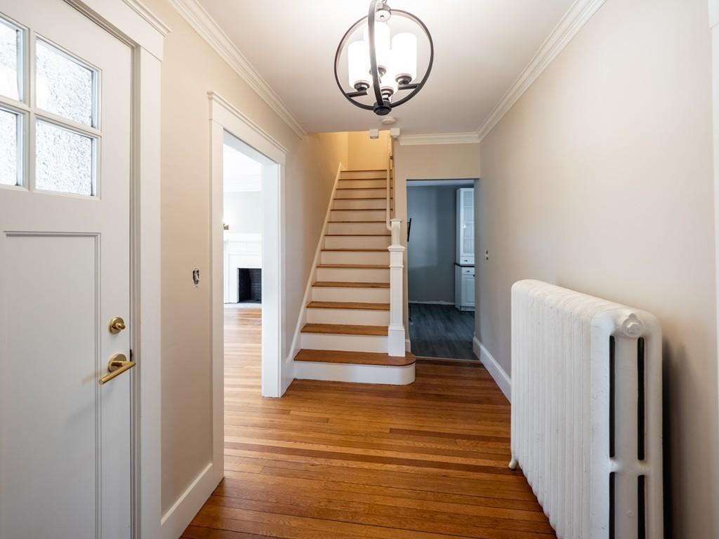 16 Stoneleigh Rd - Photo 2 of 11