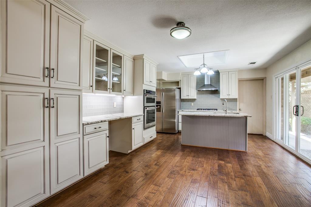 6151 Twin Oaks Circle - Photo 3 of 36