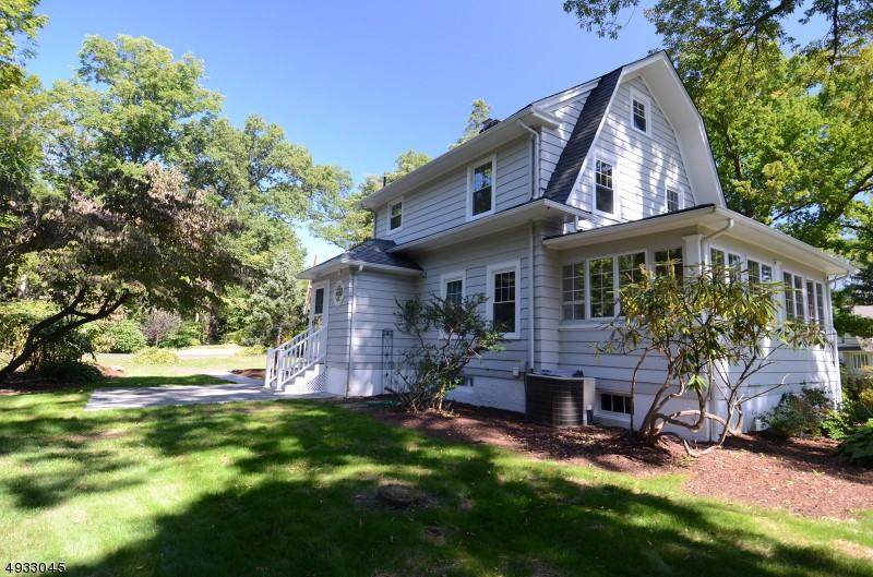 37 Raynold Rd - Photo 3 of 25