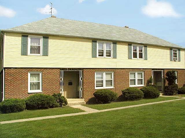 Greenwich Townhomes - Photo 3 of 7