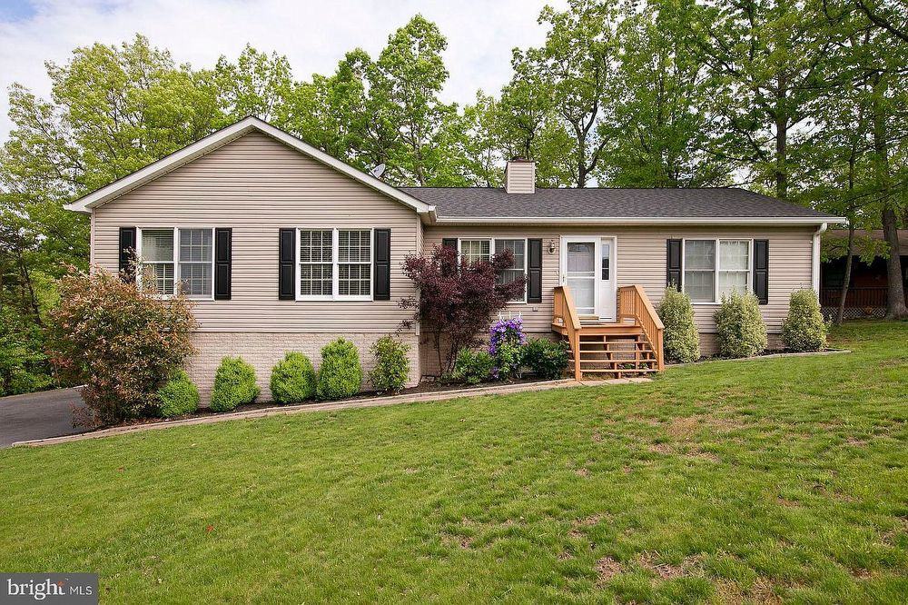 301 Sunset Cir - Photo 2 of 20