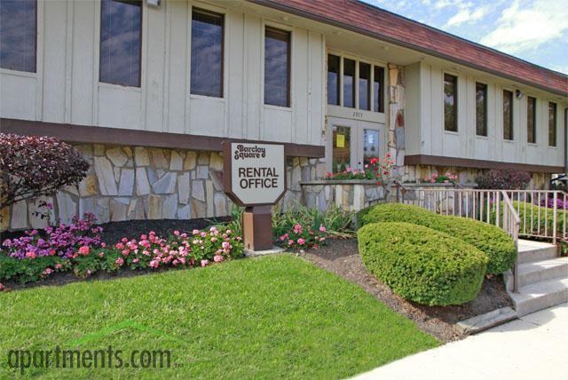 Barclay Square - Photo 2 of 13