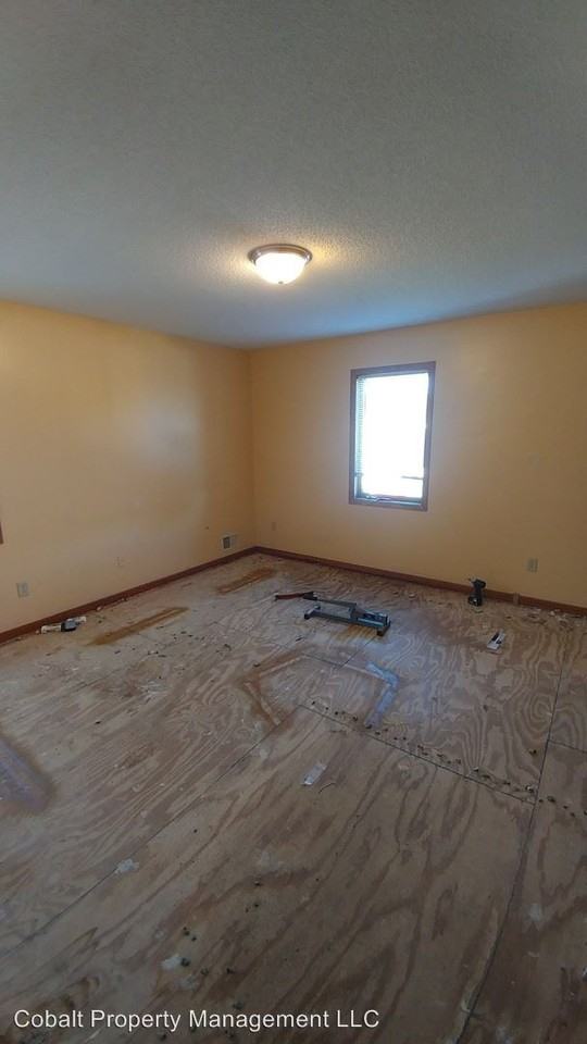 3621 Oliver Ave N - Photo 3 of 15