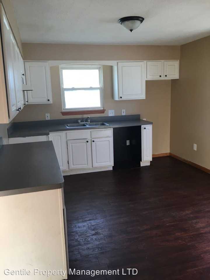 4417 E 156th St - Photo 3 of 9