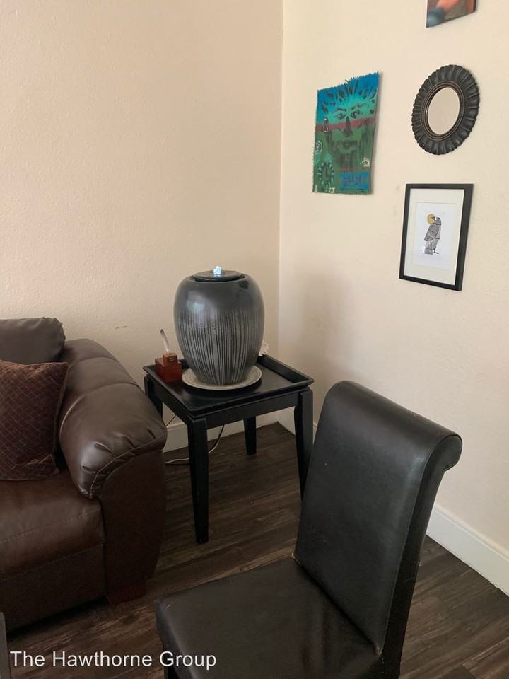 136 S 300 E - Photo 2 of 6