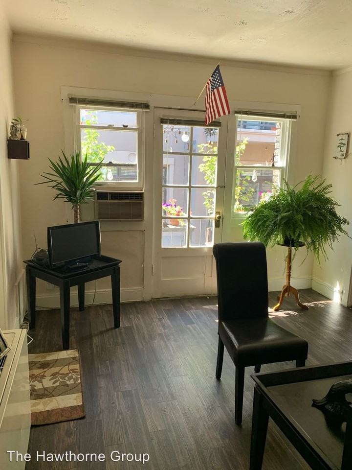 136 S 300 E - Photo 3 of 6