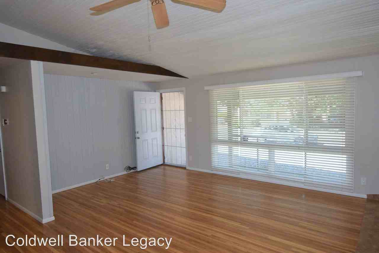 2826 Cardenas Dr Ne - Photo 2 of 18