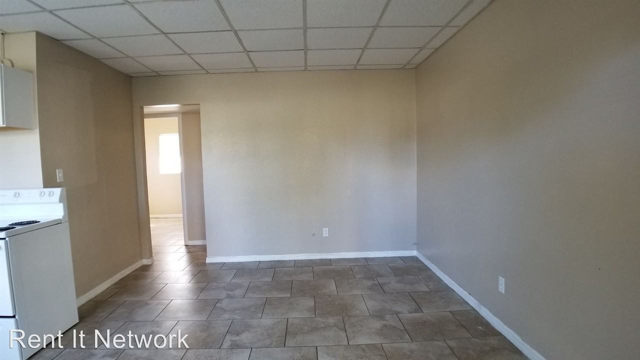 2925 N 46TH ST - Photo 3 of 9