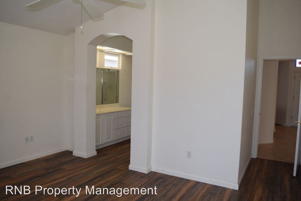 125 Southern Cross Court - Photo 2 of 18