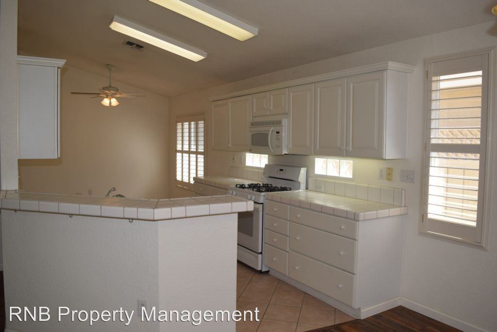 125 Southern Cross Court - Photo 3 of 18