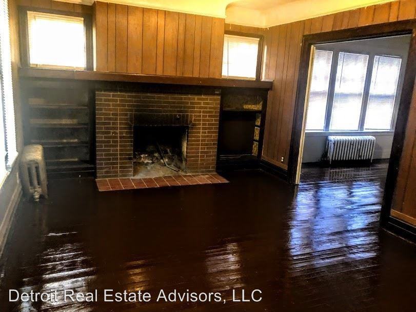 2475 Gladstone - Photo 2 of 20