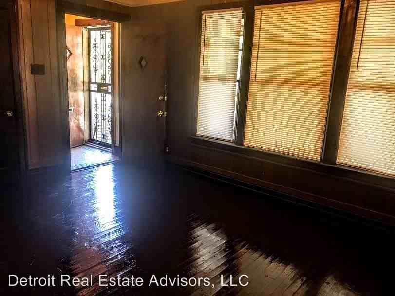 2475 Gladstone - Photo 3 of 20