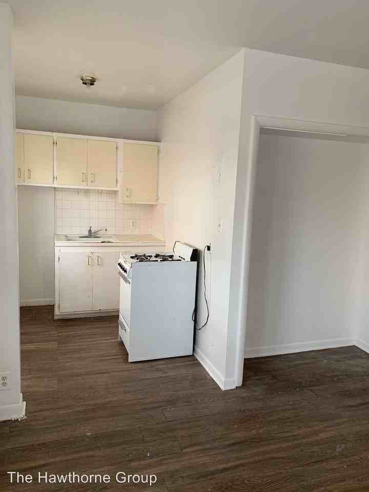 130 S 300 E - Photo 2 of 5