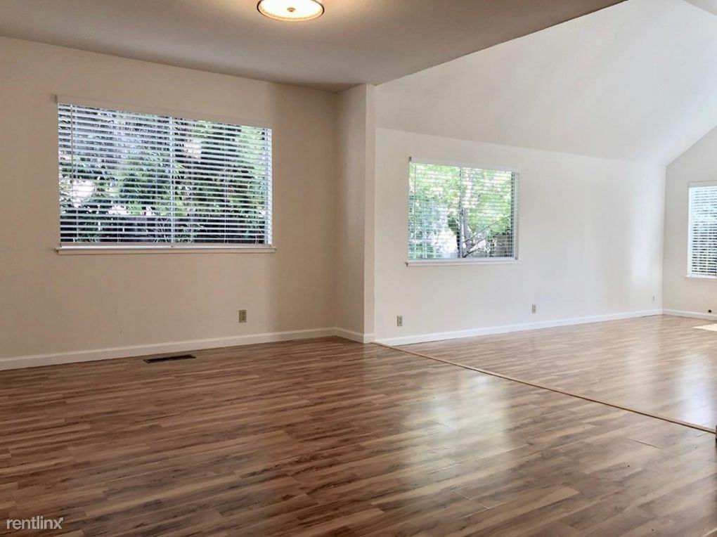 2707 Middleborough Cir - Photo 2 of 6