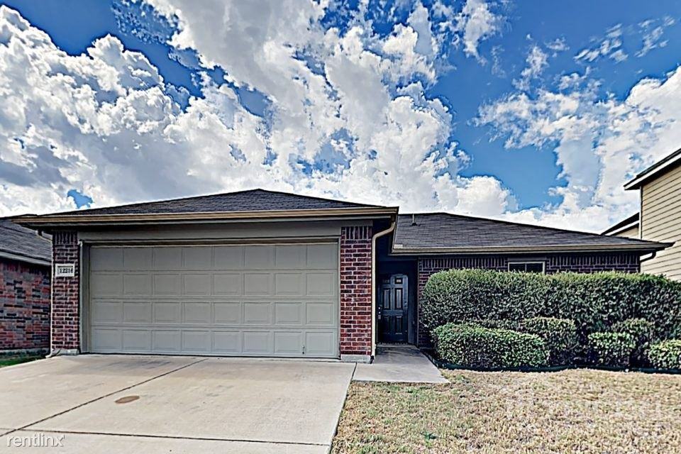 12216 Hunters Crossing Lane - Photo 2 of 17