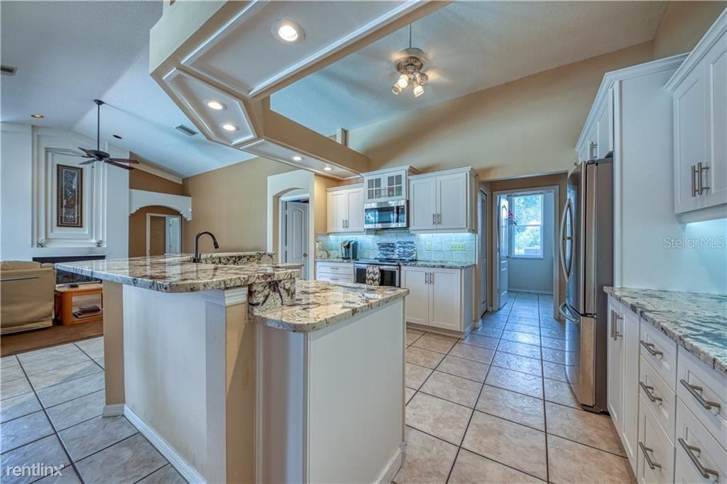 698 Glenwood Ter - Photo 3 of 23