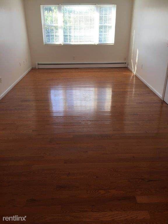 25 Thomas Ave 3 - Photo 2 of 5