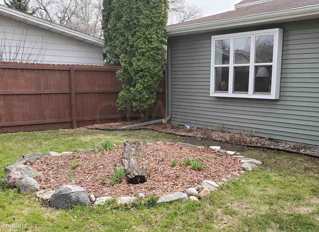 610 10th St Nw - Photo 3 of 9