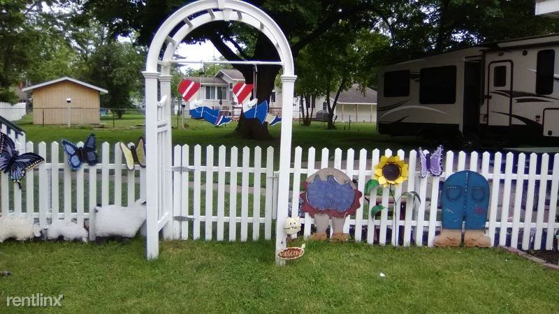 509 S Sherman St A - Photo 2 of 7