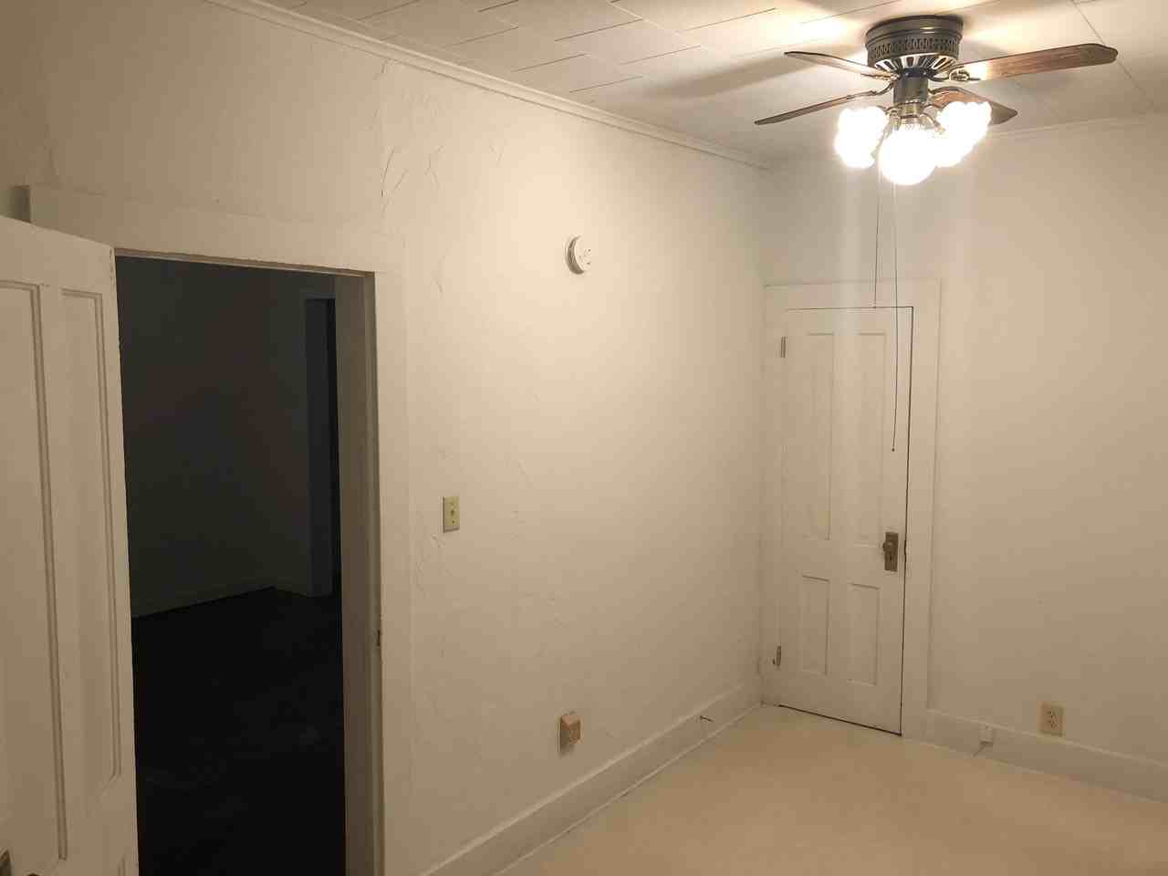 701 W Graham St - Photo 2 of 15