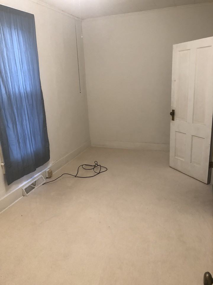 701 W Graham St - Photo 3 of 15