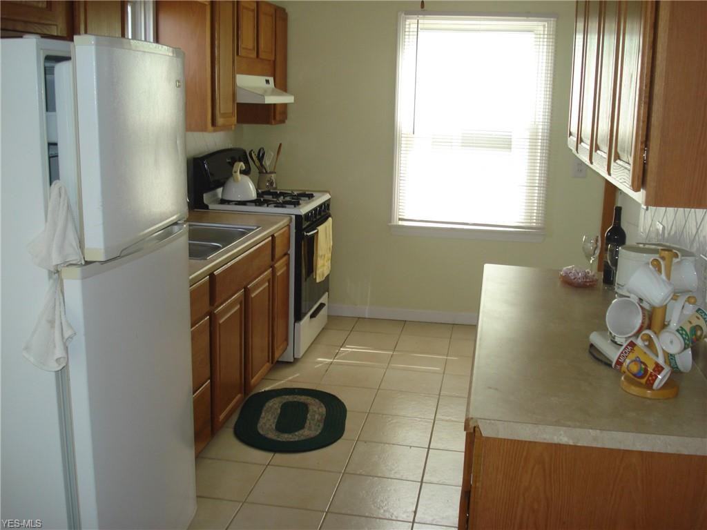 1572 Woodrow Ave - Photo 3 of 26