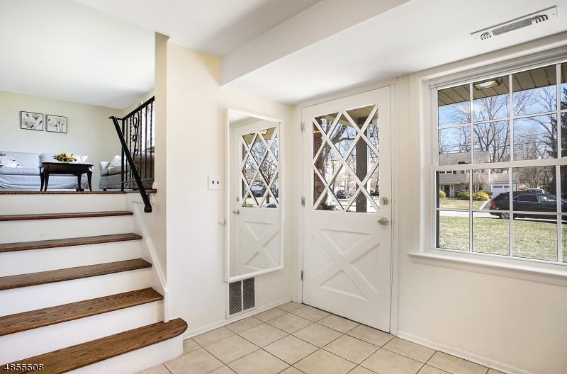 171 Hickson Dr - Photo 2 of 24