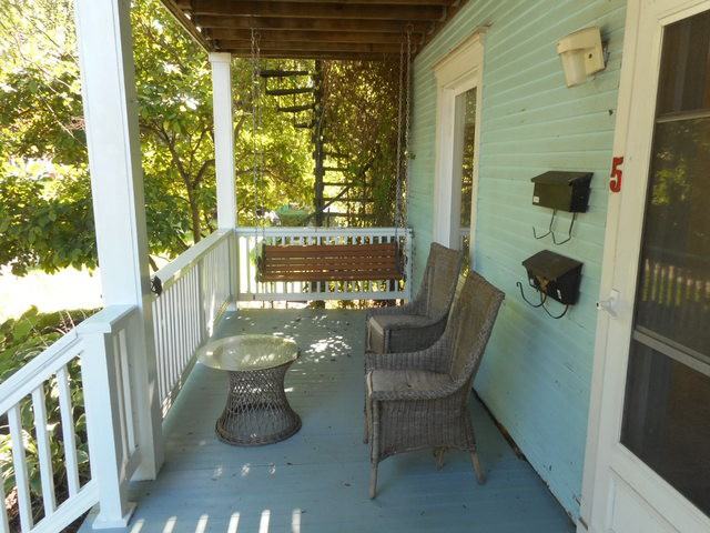 5 Seeser - Photo 2 of 9