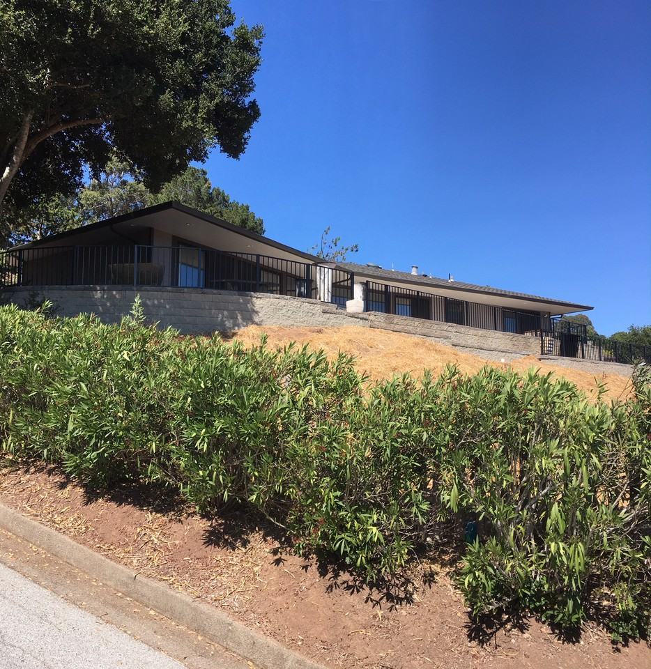 1020 Palomar Drive - Photo 2 of 34