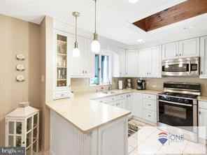 12 Constitution Boulevard - Photo 3 of 10