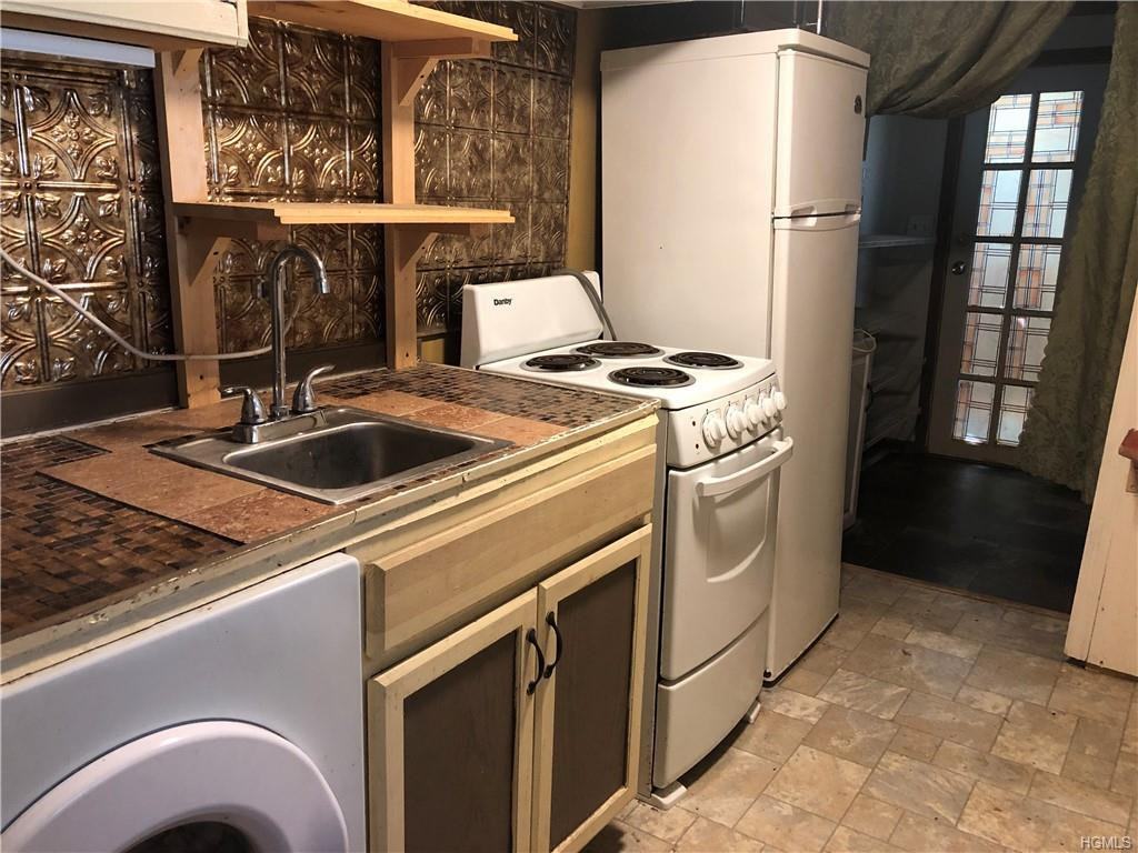 12 Court Avenue B - Photo 3 of 9