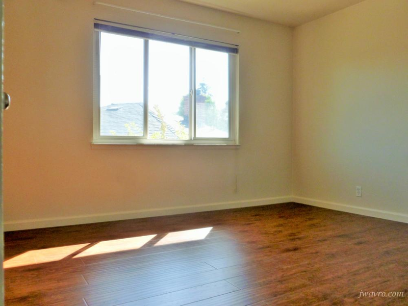 905 Larkspur Drive - Photo 3 of 8