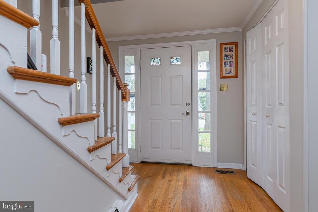 614 W Brookhaven Road - Photo 2 of 26