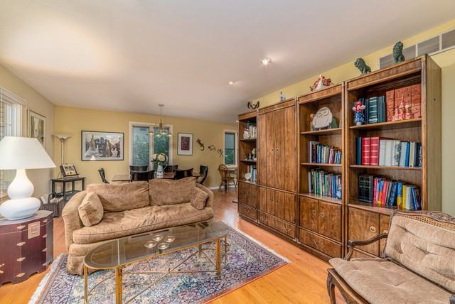 89 Bunting - Photo 2 of 17