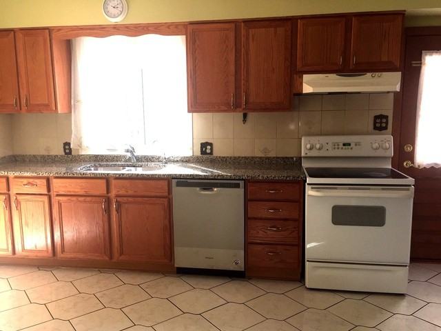 5604 Redwood - Photo 3 of 9