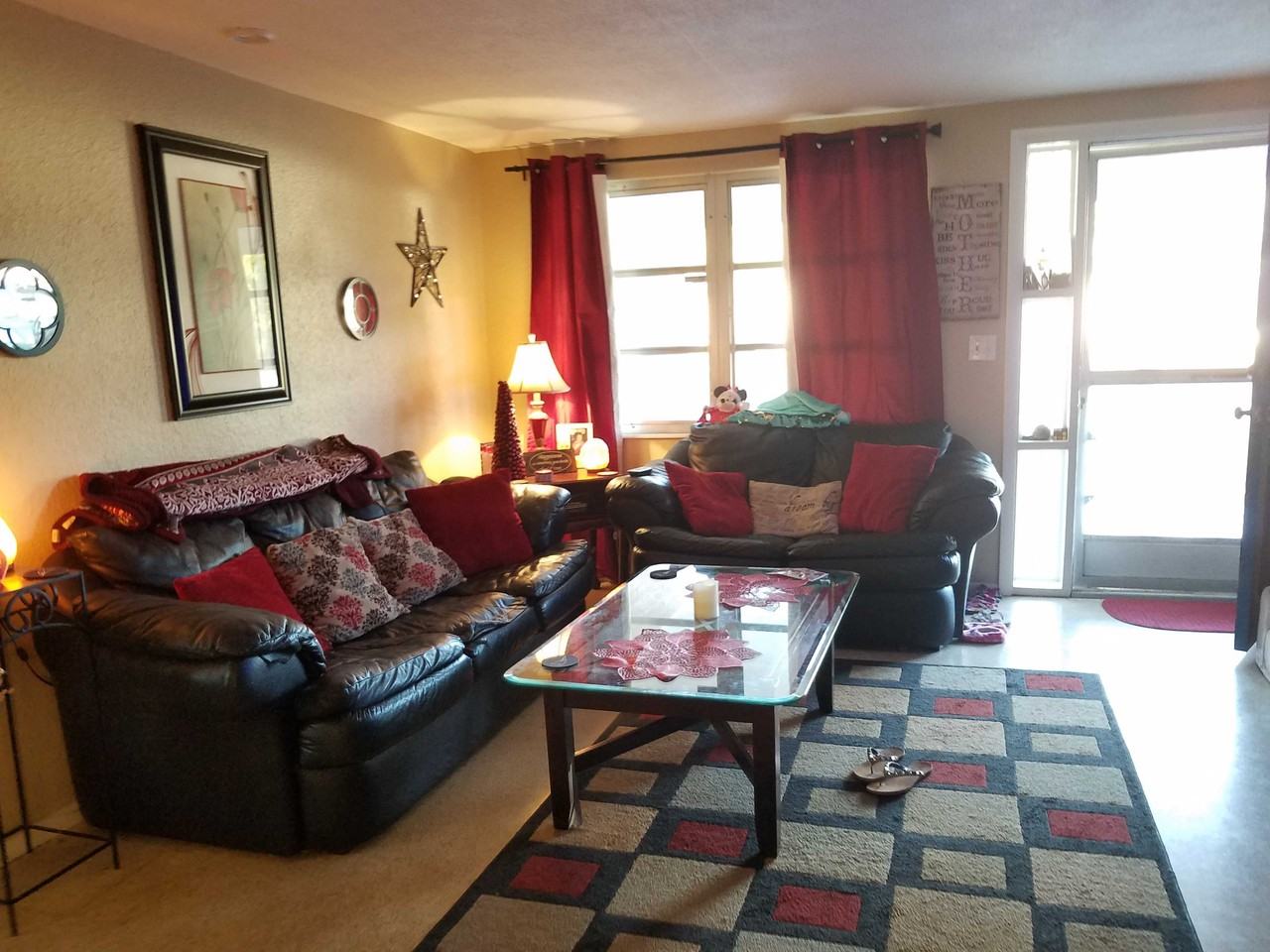 2137 Shannon Dr - Photo 3 of 5