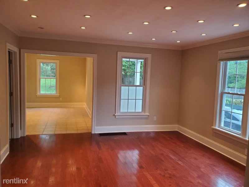 517 Orchard St 1 - Photo 3 of 12