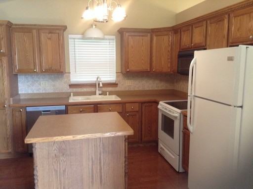 414 S Claremont Rd - Photo 3 of 10