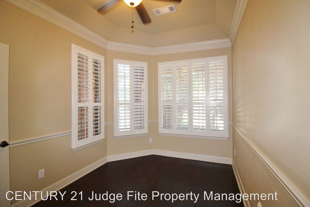 3844 Weatherstone Drive - Photo 2 of 10