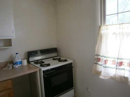 1056 Kelly Dr - Photo 3 of 7