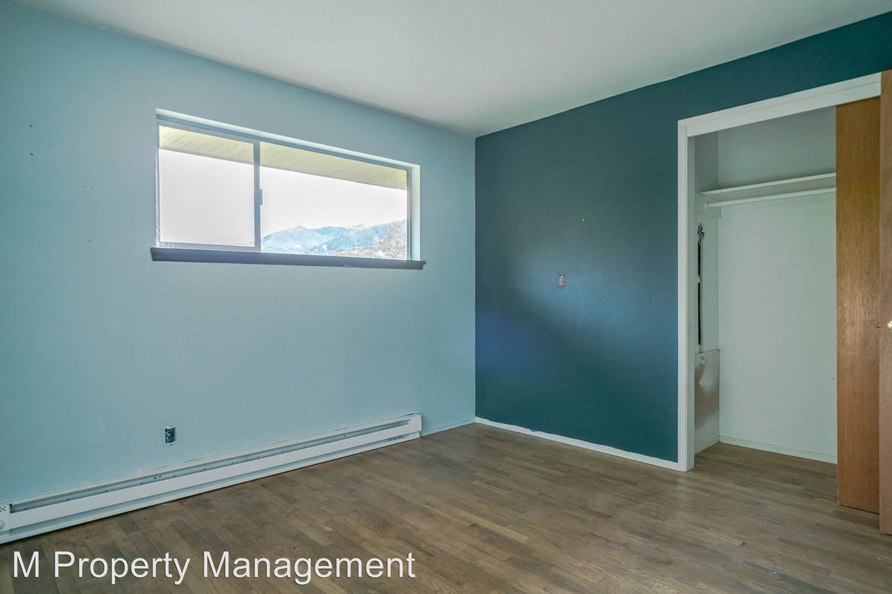 509 Stayman Flats Rd - Photo 3 of 17