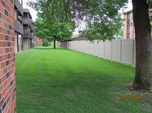 Bentonshire Apartments - Photo 3 of 30