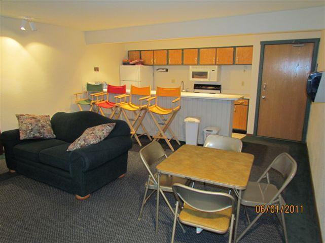 Bentonshire Apartments - Photo 2 of 30