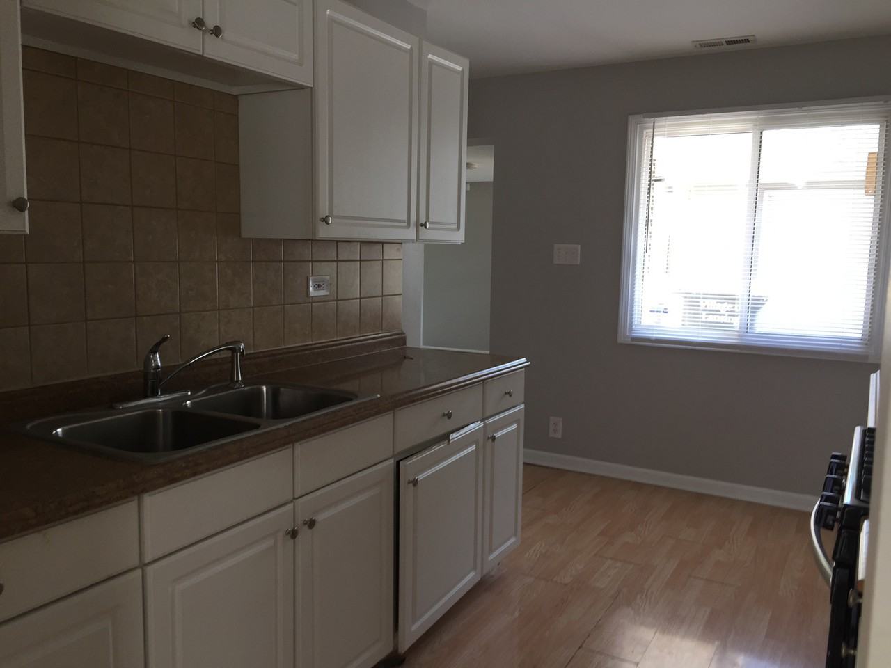 17127 Greenbay Avenue - Photo 3 of 10