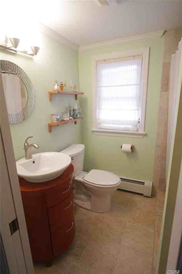 225 Woodlawn Ave - Photo 3 of 6